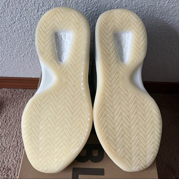 mens yeezy tennis shoes